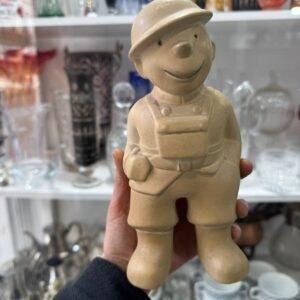 Figura de la serie ‘Our Gang’ de Bovey Pottery de un Guardián ARP