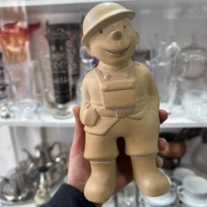 Figura de la serie ‘Our Gang’ de Bovey Pottery de un Guardián ARP