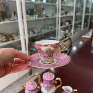Juego de café porcelana japonesa con escenas galantes rosa