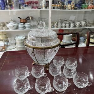 Ponchera de cristal súper tallado con monturas de bronce con 10 tazas