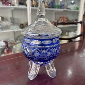 Bombonera o caramelera cristal súper tallado azul con patitas