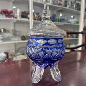 Bombonera o caramelera cristal súper tallado azul con patitas