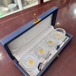 Set de 4 saleros de cristal tallados con cucharas en caja