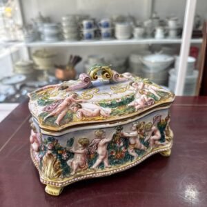 Cofre muy antiguo capodimonte italiano