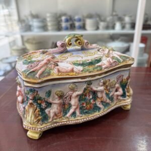 Cofre muy antiguo capodimonte italiano