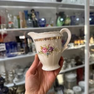 Lechera de porcelana