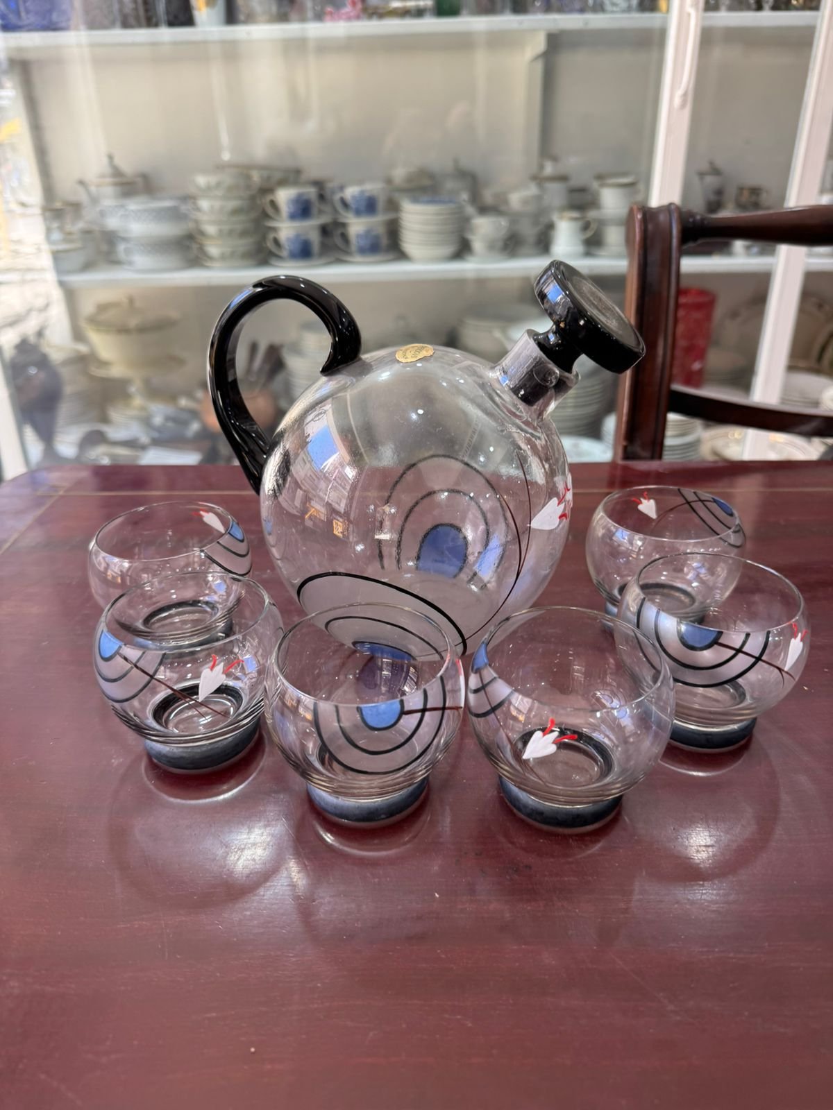 Botellón con 6 copas estilo art nouveau