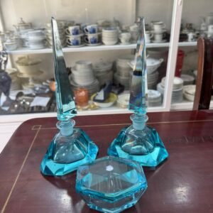 Set de perfumeros de cristal el tapón tiene la torre Eiffel tallada – 3 piezas