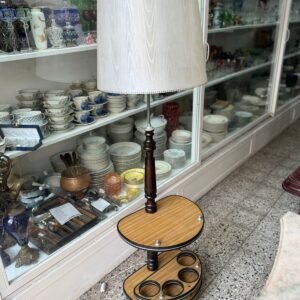 Lámpara bar de pie con rueditas setentosa