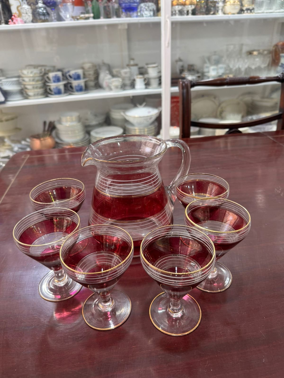 Jarra con 6 copas rubi