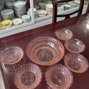 Ensaladera con 6 compoteras vidrio prensado rosa