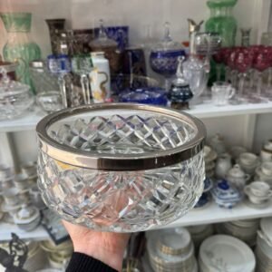 Centro de mesa de cristal súper tallado con guarda de platería