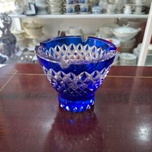 Exquisito cenicero azul cristal super tallado