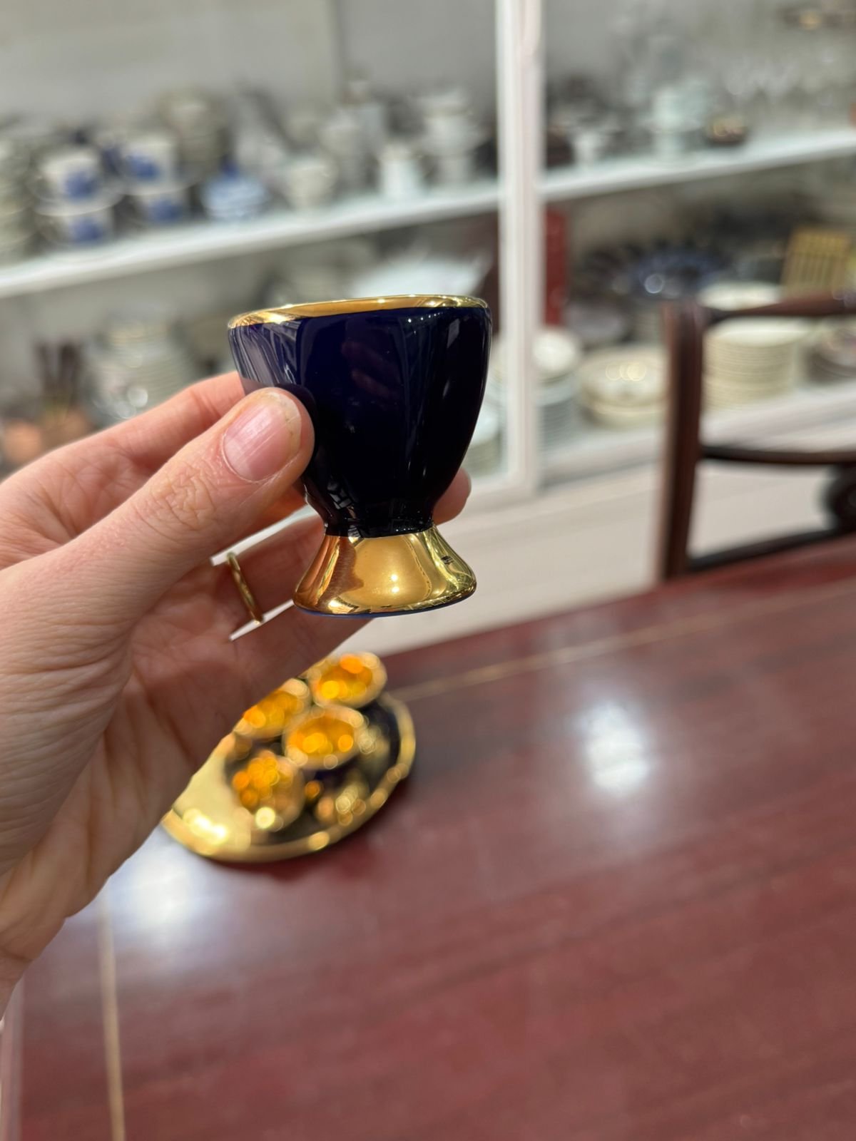 Juego de 6 hueveras con fuente LIMOGES azul cobalto con oro - Image 5