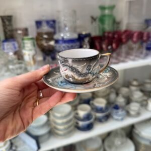 Dúo de café porcelana oriental con dragones en relieve