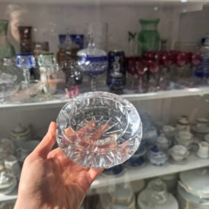 Exquisito cenicero de cristal súper tallado