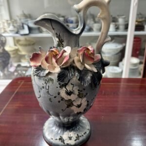 Jarra de loza pintada a mano