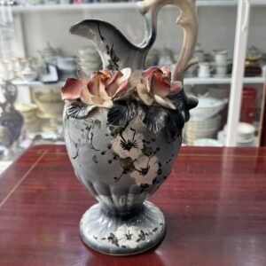 Jarra de loza pintada a mano