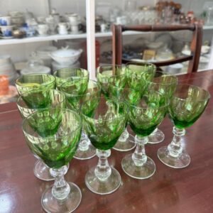 Juego de 12 copas de cristal verdes
