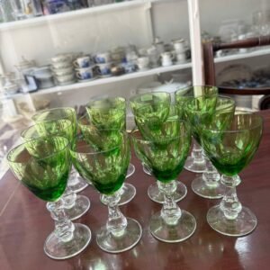 Juego de 12 copas de cristal verdes