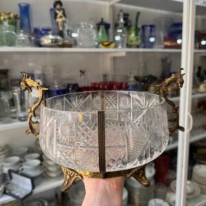 Centro de mesa de cristal súper tallado con monturas de bronce