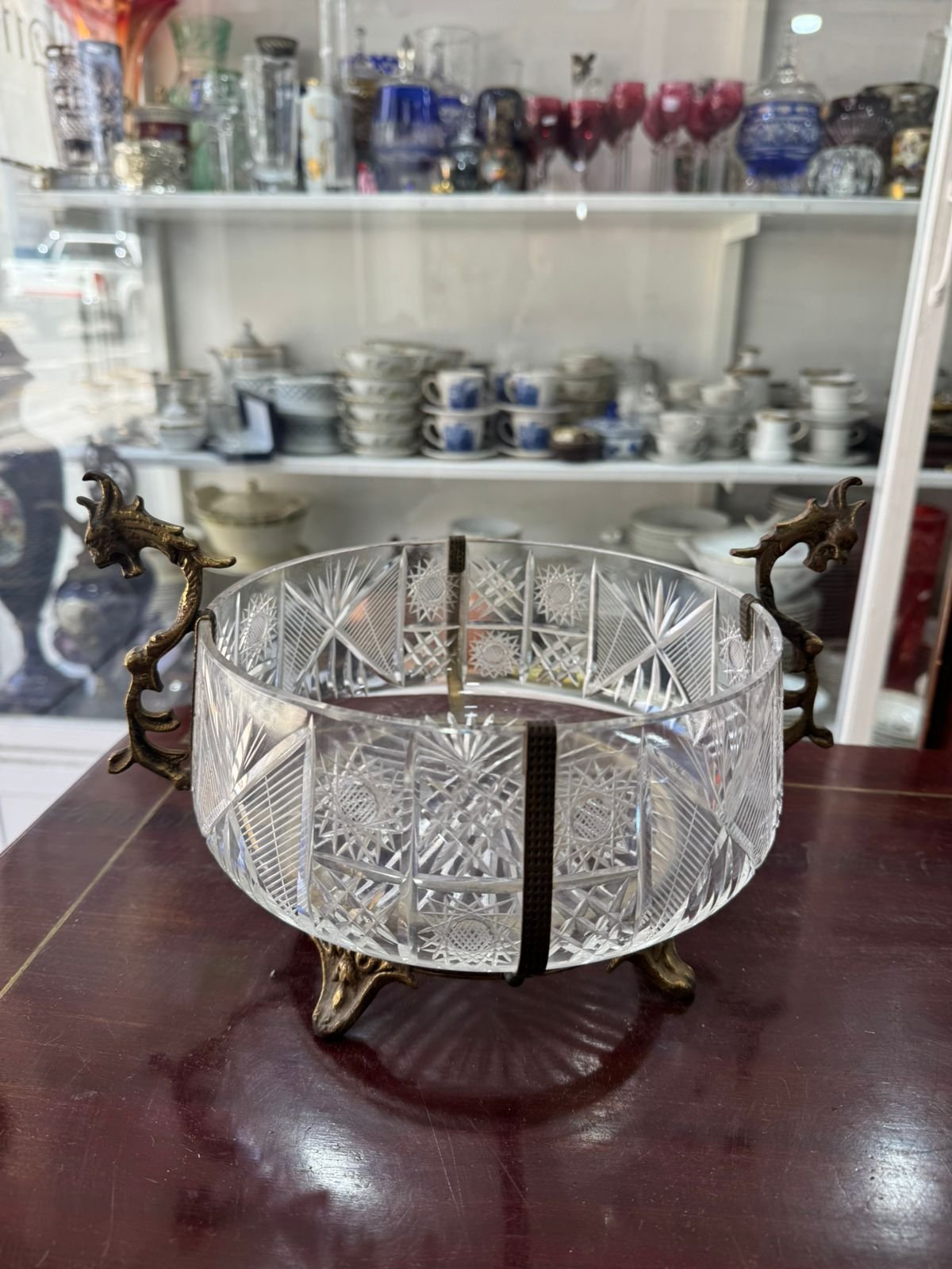 Centro de mesa de cristal súper tallado con monturas de bronce - Image 3