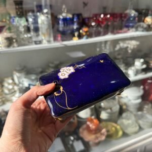 Cofre azul cobalto con patitas