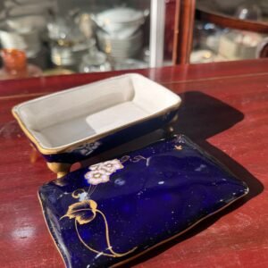 Cofre azul cobalto con patitas