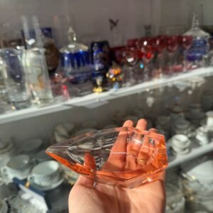 Exquisito cenicero en cristal rosa