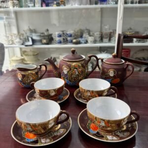Juego de té porcelana satsuma pintado a mano con oro – se ve a la geisha en el fondo de la taza