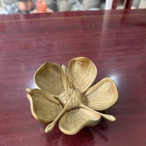 Flor cenicero de bronce