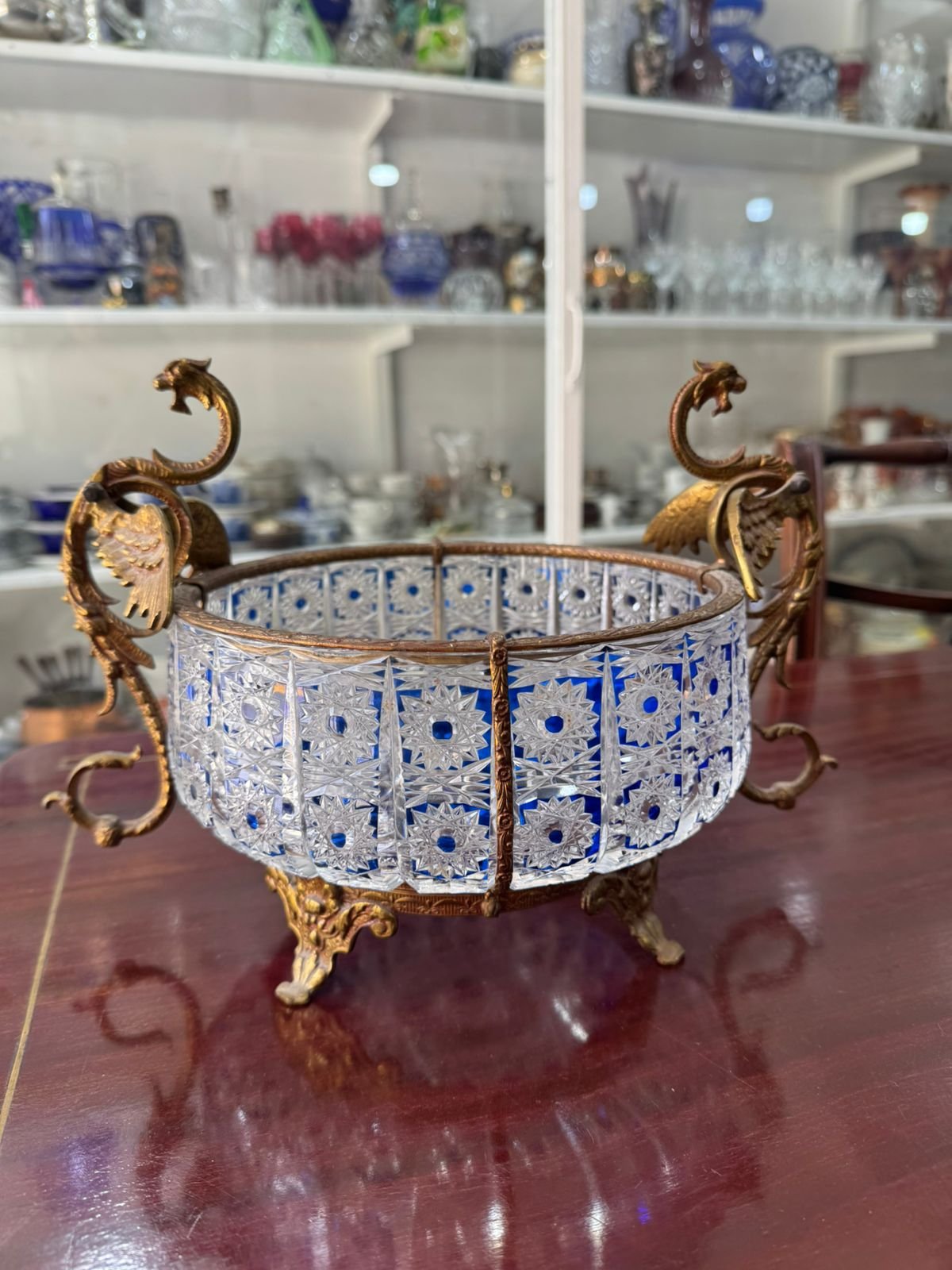 Exquisito centro de mesa de cristal súper tallado con monturas de bronce - Image 4