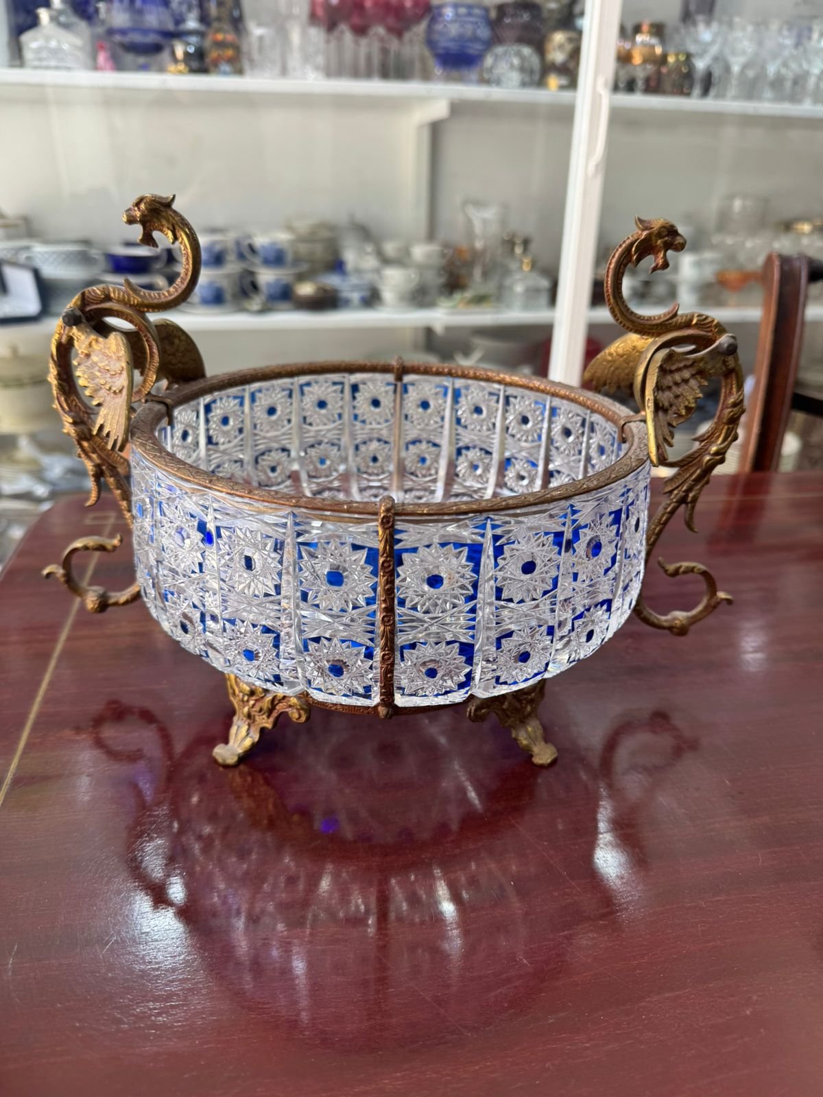 Exquisito centro de mesa de cristal súper tallado con monturas de bronce - Image 3