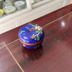 Cofre o pastillero oriental en forma de manzana