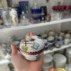 Cofre o pastillero oriental en forma de manzana