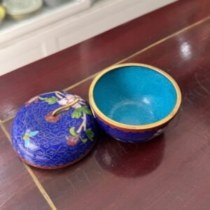 Cofre o pastillero oriental en forma de manzana