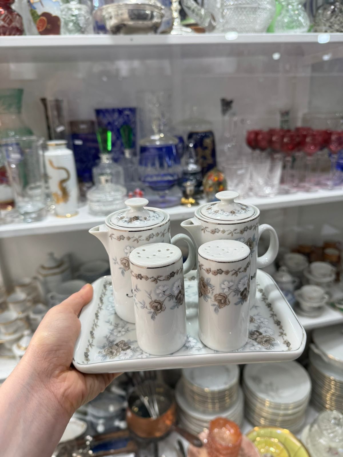 Set de aceitera, vinagrera, salero, pimentero con la fuente de porcelana - Image 8