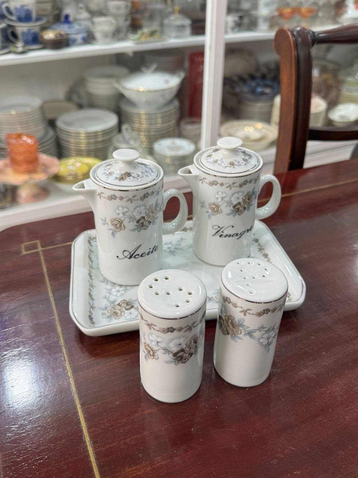 Set de aceitera, vinagrera, salero, pimentero con la fuente de porcelana - Image 4