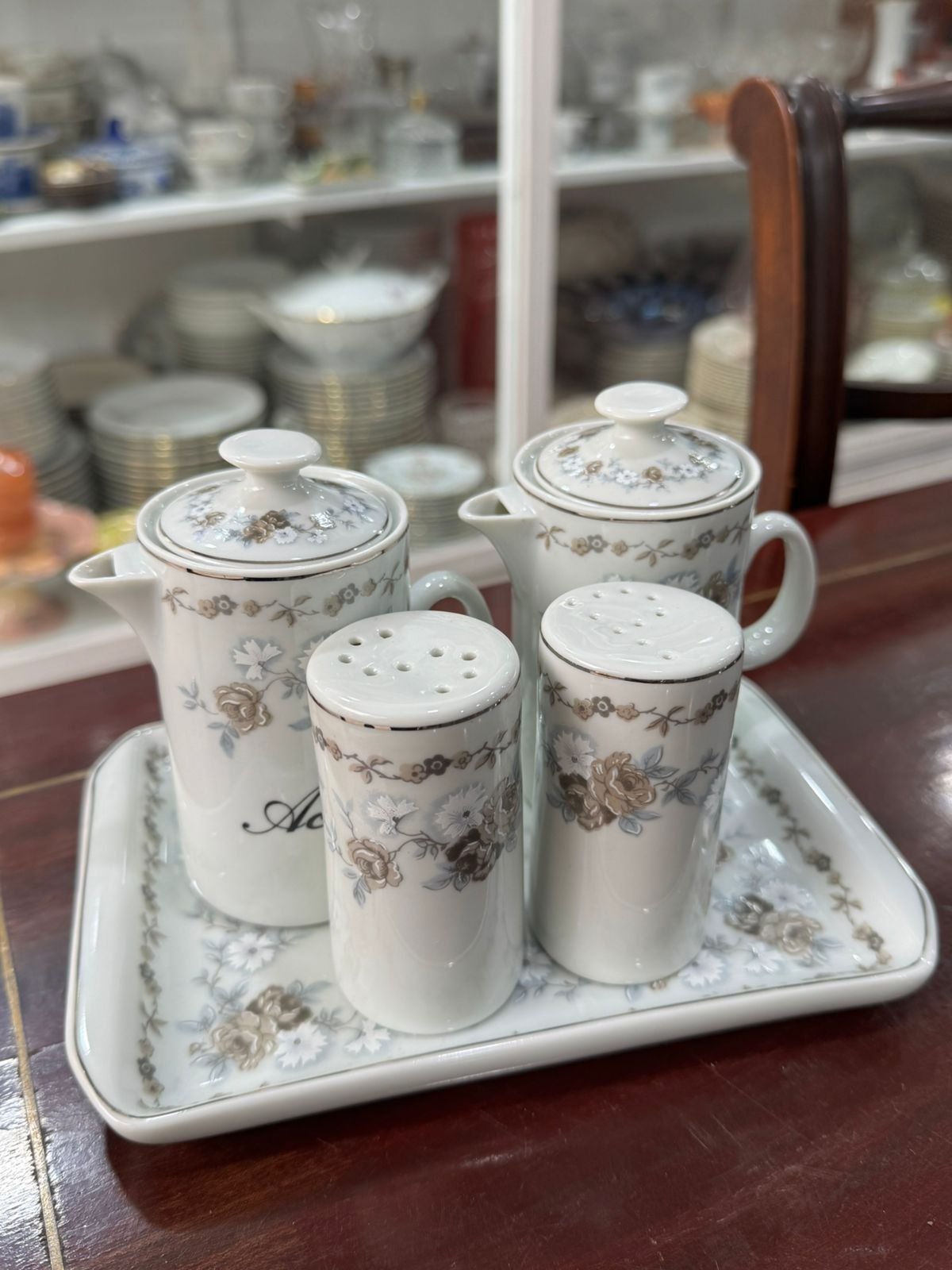 Set de aceitera, vinagrera, salero, pimentero con la fuente de porcelana - Image 2