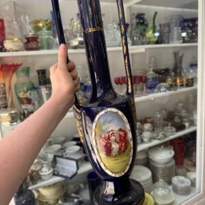 Ánfora con escena victoriana austrica azul cobalto