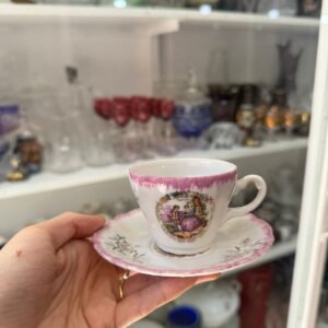 Dúo de café porcelana escena galante