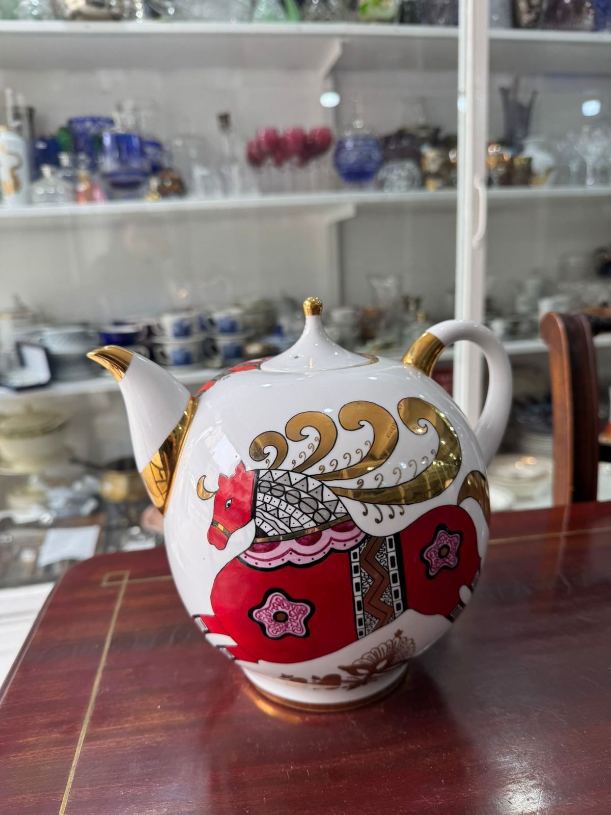 Tetera de porcelana rusa de San Petersburgo, Familia El Caballo Rojo Porcelana pintada a mano Hecho en la URSS - Image 4