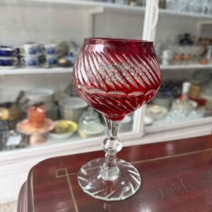 Copón o florero de cristal tallado rubi