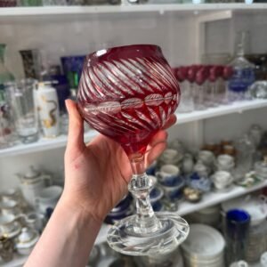 Copón o florero de cristal tallado rubi