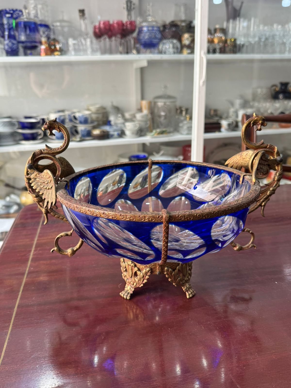 Centro de mesa de cristal súper tallado con monturas de bronce - Image 3