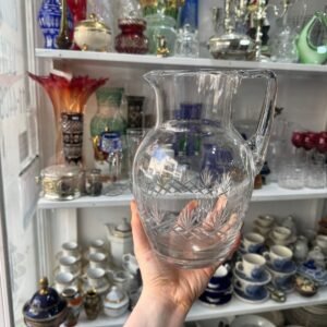 Jarra de vidrio tallado