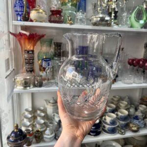 Jarra de vidrio tallado