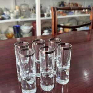 Juego de 6 vasos altos de cristal con guarda en platería
