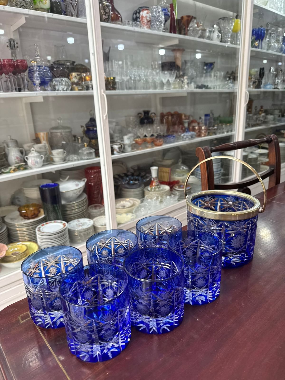 Exquisito juego de whisky cristal súper tallado azul hielera con 6 vasos