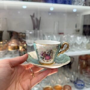 Dúo de café porcelana japonesa tornasol con escenas galantes